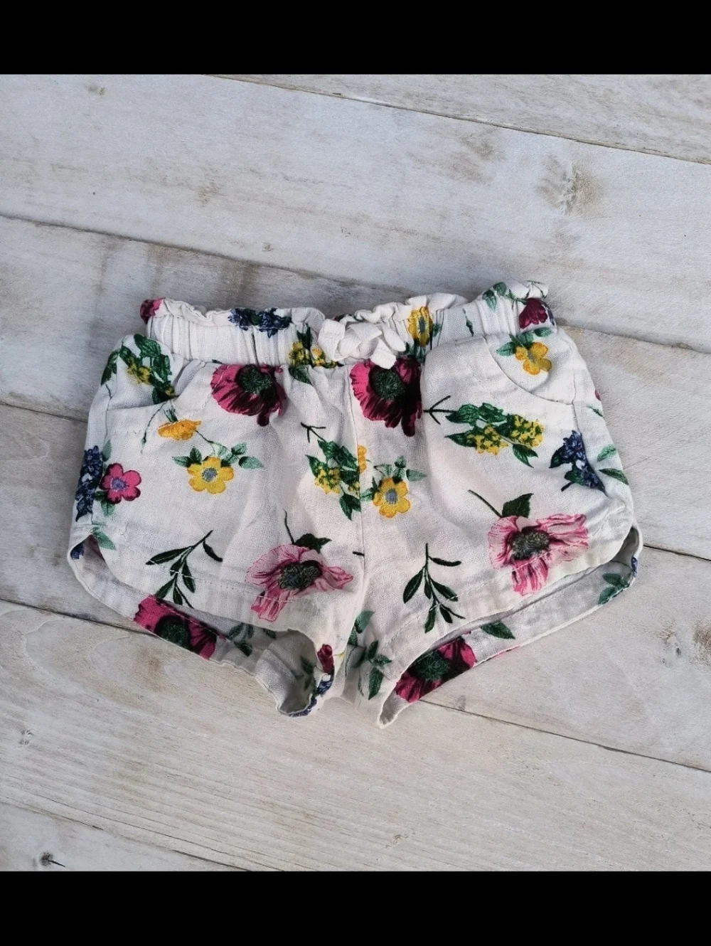 Old Navy Baby Girls Floral Print Ruffle Shorts With Pockets Size 18-24 Months